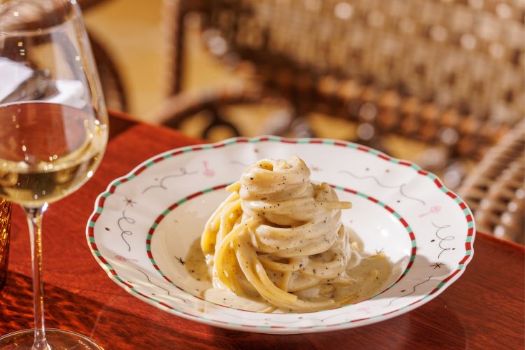 Tutte le foto dei piatti sono a cura di Andrea Di Lorenzo: in questo scatto, Tonnarelli cacio e pepe, tradizione pura