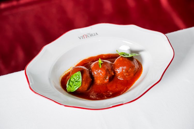 Polpette al sugo della tradizione napoletana, uno 
