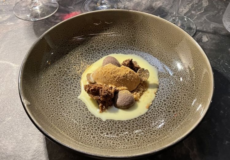 Castagne, cioccolato, funghi e tartufo nero
