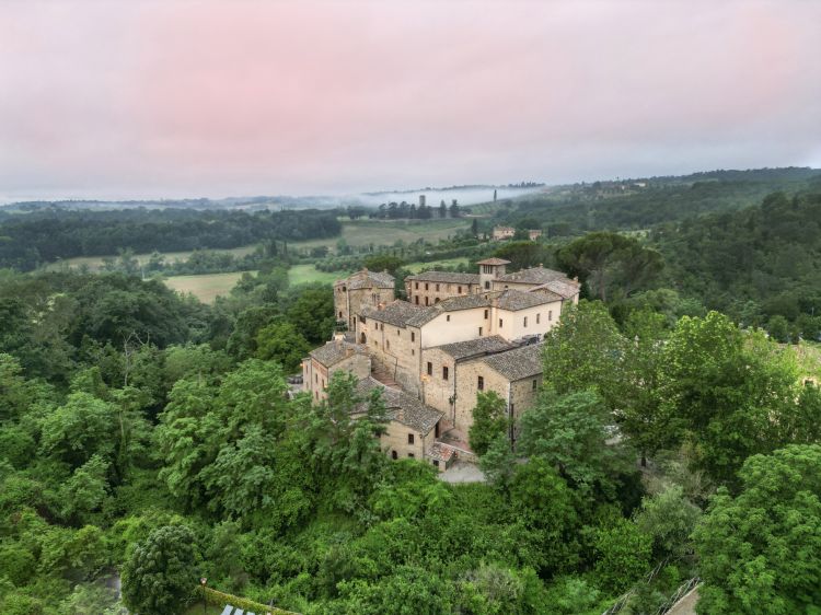 Castel Monastero, 5 stelle sulle colline del Chia