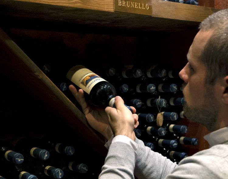 La riserva storica di Brunello di Montalcino in cantina
