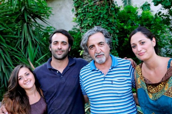 Roberto Ceraudo con i figli: da sinistra, Caterina, Giuseppe e Susy

