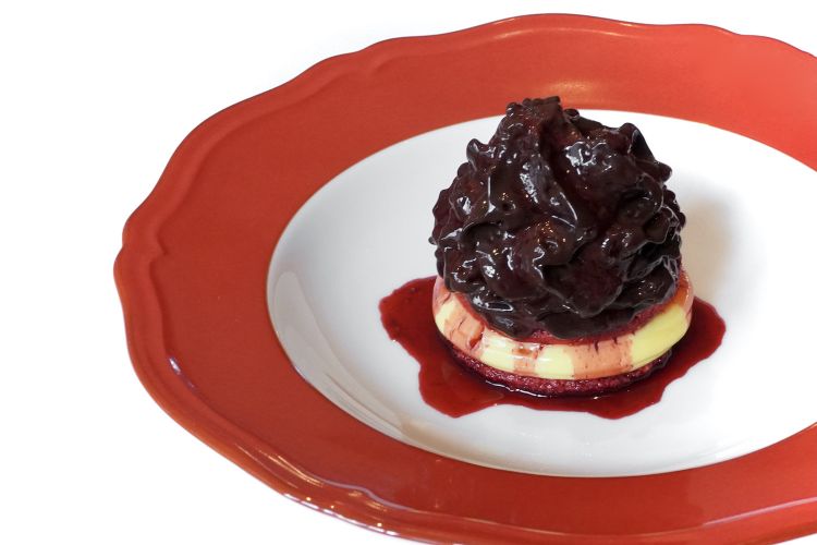 Zuppa inglese, the only dish that is not a blast, but it's one of those dishes for which our expectations are set very high: savoiardi, custard, mousse of cocoa with water, reduction of alkermes
