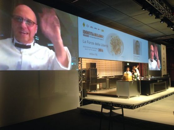 At the end of Francesco Acquaviva’s lesson at Identità Milano, the coup de theatre: a live streaming of Heinz Beck from Tokyo saying hallo to the congress and thanking Paolo Marchi