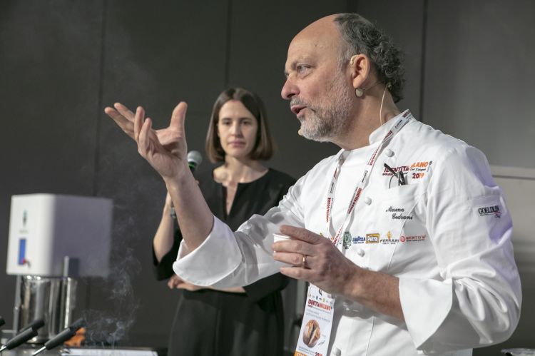 Moreno Cedroni e la presentatrice della mattinata dedicata al gelato Annalisa Zordan
