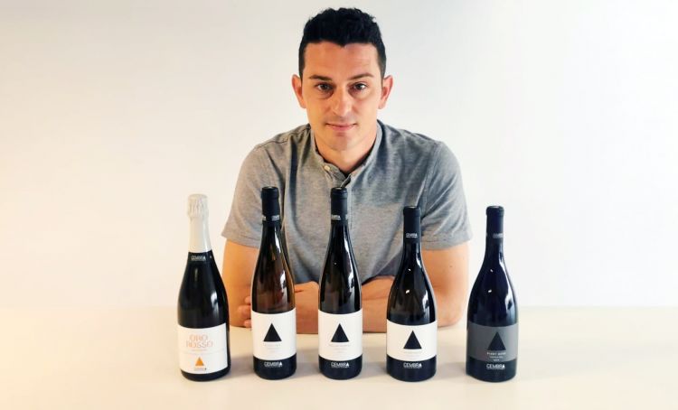 L'enologo Stefano Rossi mostra i 5 vini di Cembra
