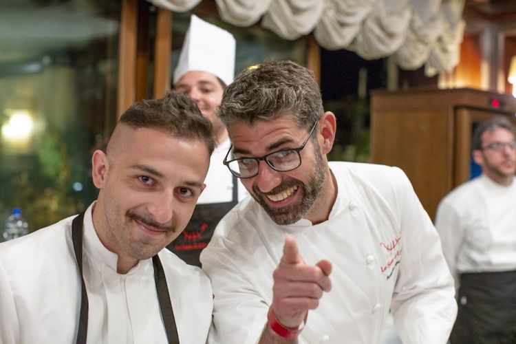 Accursio Craparo, a destra, con Stefano Scarso, chef della nuova trattoria di Accursio a Modica
