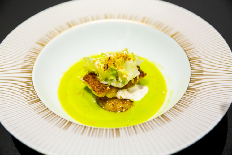 Zuppa di olive Nocellara e mandorle, purea di finocchi e pesce bandiera anni ’80