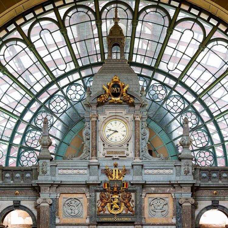 Un dettaglio della meravigliosa stazione ferroviaria di Anversa, vero gioiello architettonico
