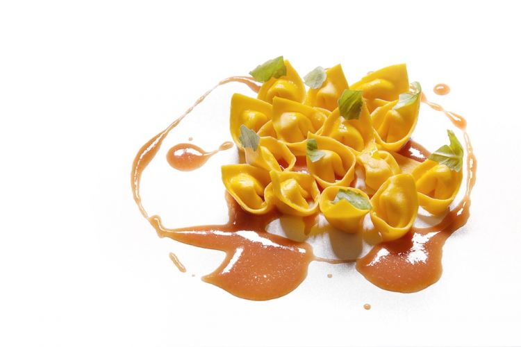 Altre delizie by Cera al Lido: Tortelli al parmigiano e succo di pomodoro e basilico
