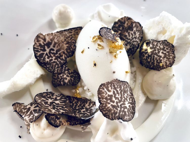 Bianco latte with Brumale truffle