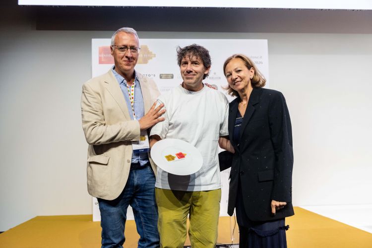 Cesare Battisti premiato a Identità Milano 2026 d