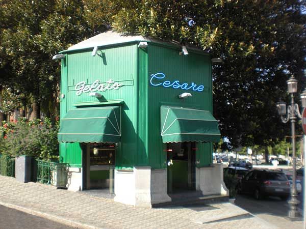 Il chiosco verde di Gelato Cesare