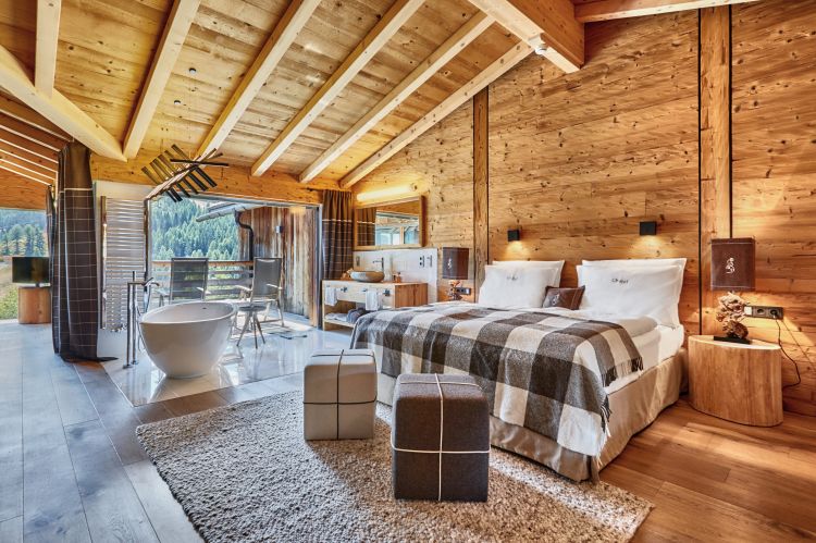 Uno degli chalet che fanno parte dell'offerta del Dolomiti Wellness Hotel Fanes