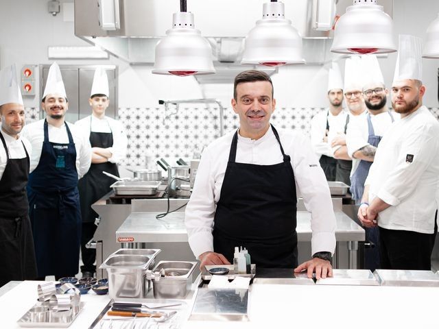 L' executive chef Alfonso Crisci con parte della brigata