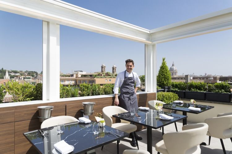 Daniele Lippi sul rooftop del l'hotel romano T