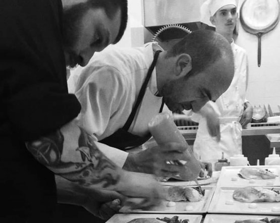 Francesco d’Angelo (a sinistra) con il sous chef Carlo Matta, ristorante Essenza a San Vito Chietino (Chieti)
