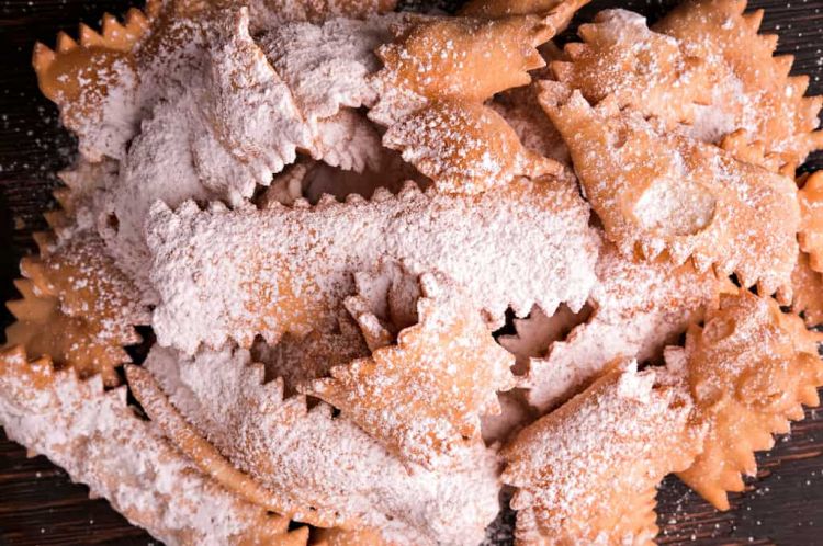Chiacchiere di Carnevale (o come preferite chiamarle)