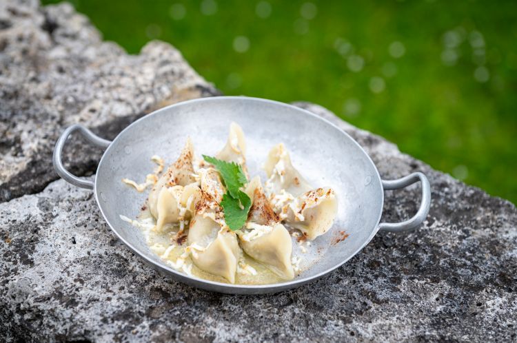 I cjarsòn, i tipici ravioli friulani celebrati ne