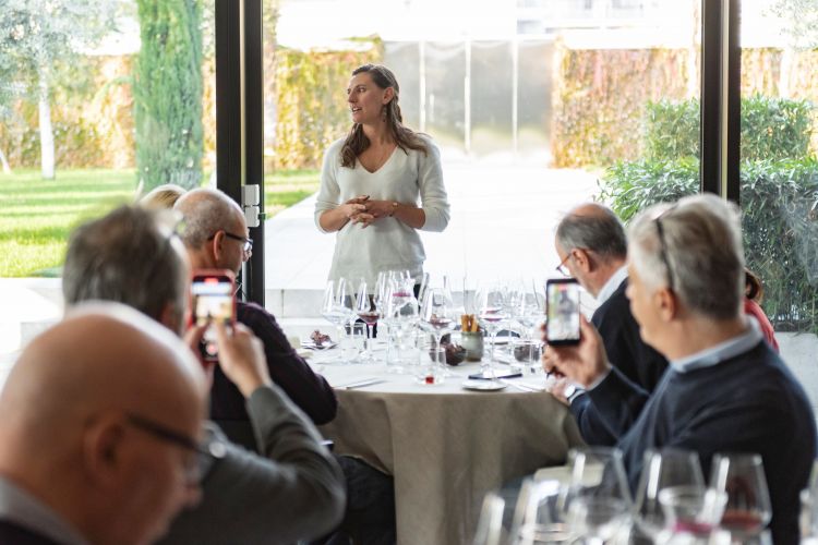 Clara Milani nella splendida cornice del ristorante Innocenti Evasioni
