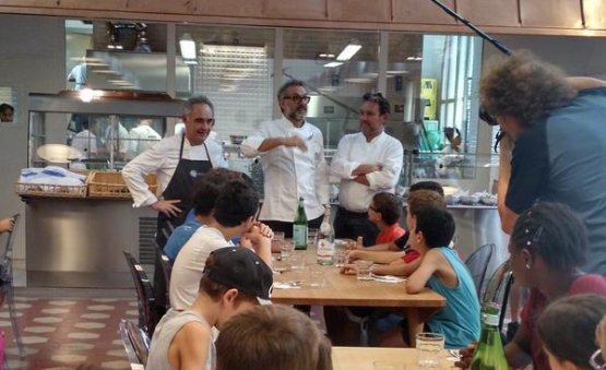 Ferran e Albert Adria ieri con Massimo Bottura al 