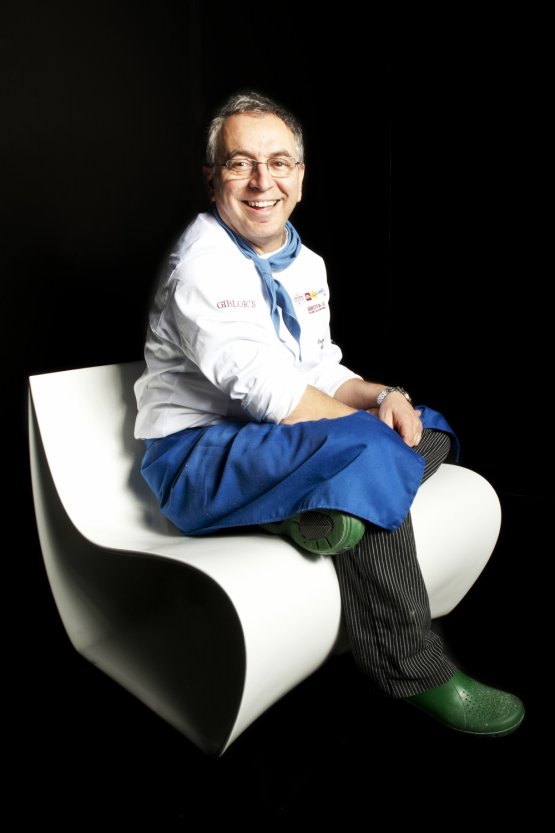 Enzo Coccia, patron of pizzeria La Notizia in Via 