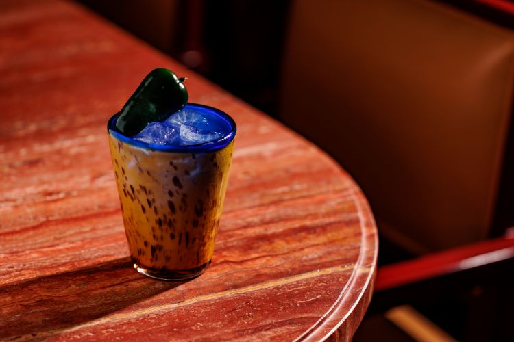 Frida è uno dei signature del ristorante Nina e nell'attuale drinklist firmata da Eros Ursomando. Speziato e agrumato prevede tequila infusa al peperoncino jalapeno, sciroppo d'arancia, agave e succo di lime.