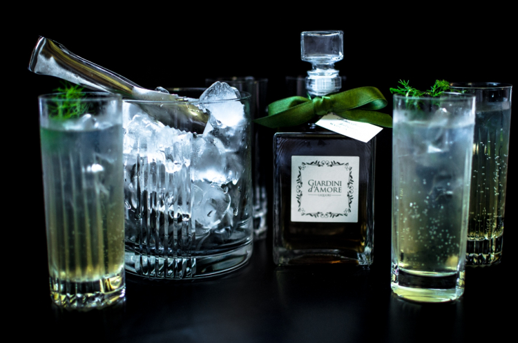 Il cocktail Suzy Parker a base dei liquori Giardin