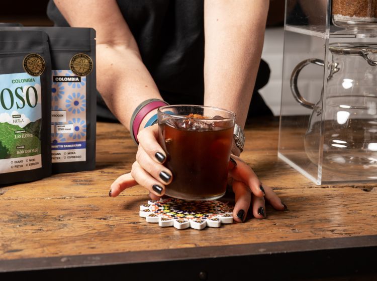 Il caffè è anche una bevanda da gustare fredda in estate, non nel solito caffè shakerato ma nella versione cold brew godendoselo con il giusto tempo e attenzione al profilo aromatico
