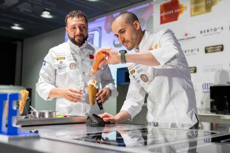 Gianluca Colucci e Davide Guidara sul palco di Identit&agrave; di Pizza
