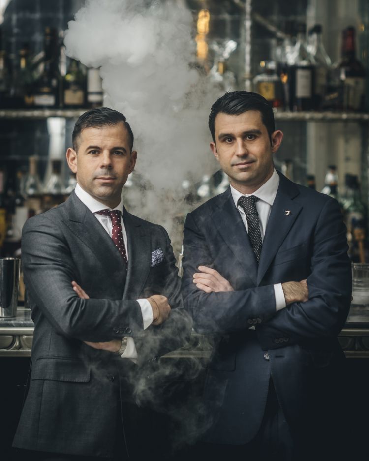 Agostino Perrone e Giorgio Bargiani saranno presenti il prossimo 22 aprile a Identità Cocktail (in collaborazione con Bibite Sanpellegrino e Perrier), in sala Gialla 1 ore 14.00, in occasione della 17esima edizione del Congresso Internazionale di cucina Identità Milano 2022 - Il Futuro è oggi (dal 21 al 23 aprile). Per consultare l'intero programma clicca qui.
