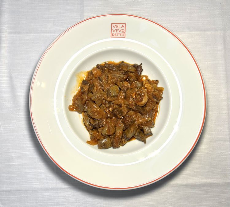 La Coratella d’abbacchio con cipolle di Salvato