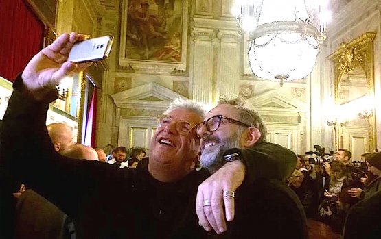 Igles Corelli e Massimo Bottura, selfie per ricordare una giornata importante per la ristorazione italiana