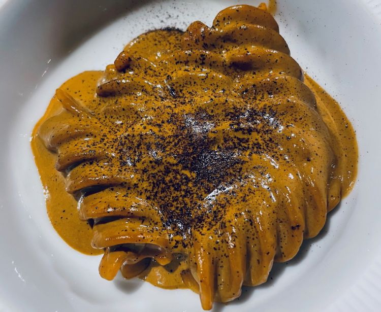 Fusilloni con estrazione di lenticchie di Onano, cozze alla brace e limone nero