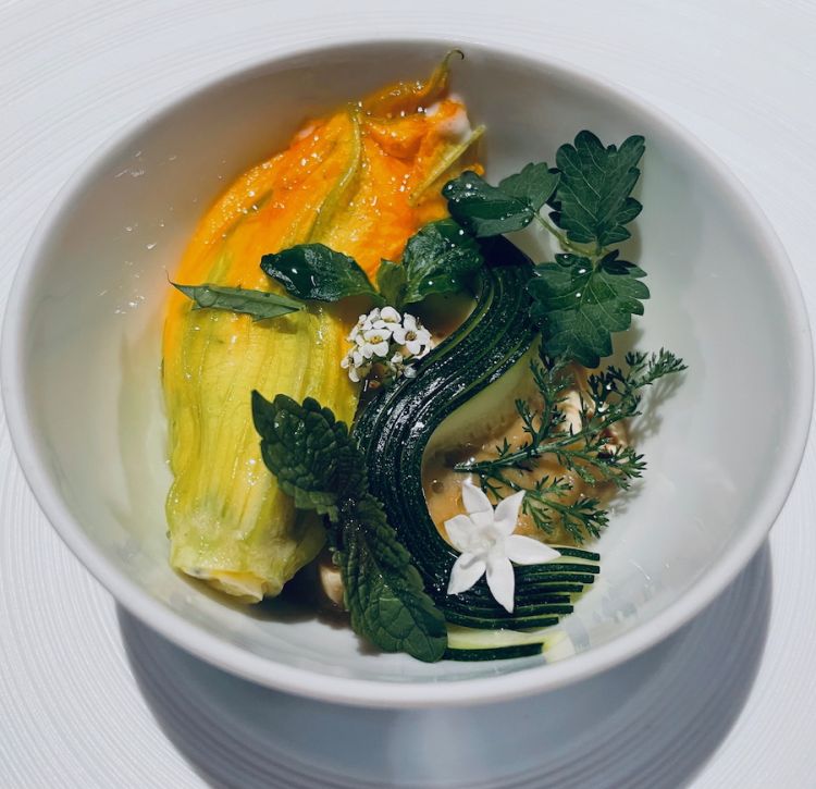 Royale di zucchine, formaggio alle erbe e miso di nocciole viterbesi