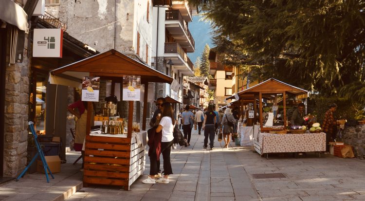 Il successo di Lo Matsòn è la conferma che si può fare rete anche tra i produttori: a Courmayeur l'identità e la difesa del territorio sono i valori che hanno accomunato espositori e visitatori
