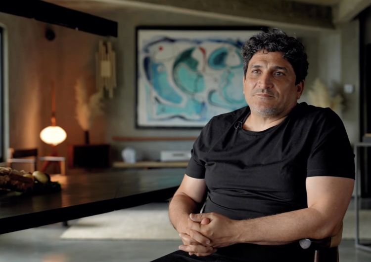 Mauro Colagreco, classe 1976, chef e patron del ristorante Mirazur di Mentone, 3 stelle Michelin. Il ristorante fece il primo servizio il primo aprile 2006. Tra le tante onorificenze, Colagreco è Ambasciatore Unesco per la biodiversità, primo chef di sempre