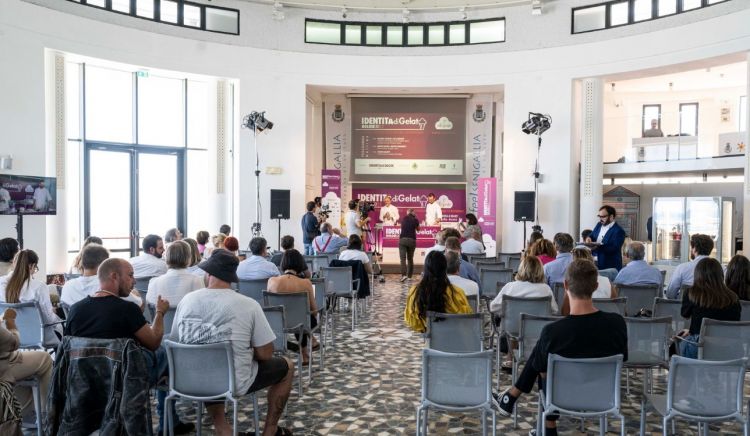 La sala della Rotonda a Mare ha accolto la terza e