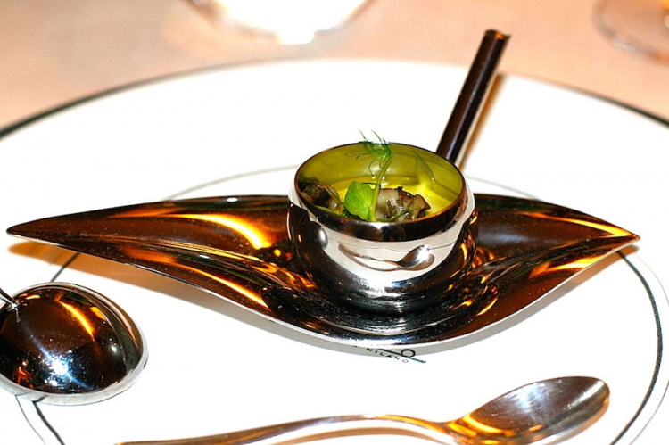 Crema bruciata all'olio d'oliva e garusoli di mare, il piatto di Carlo Cracco e Matteo Baronetto vittorioso al concorso dell'olio a San Sebastian nel 2008
