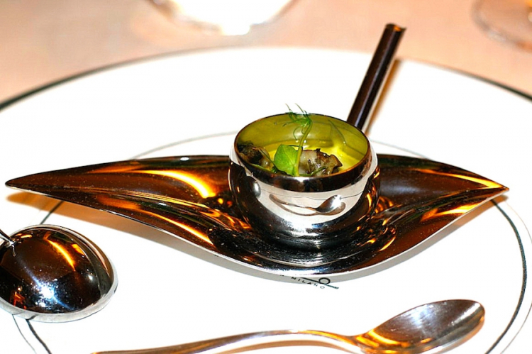 Crema bruciata all'olio d'oliva e garusoli di mare, il piatto di Carlo Cracco e Matteo Baronetto vittorioso al concorso dell'olio a San Sebastian nel 2008