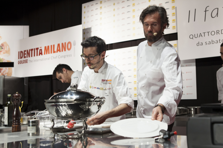 Carlo Cracco sul palco dell'Auditorium assieme