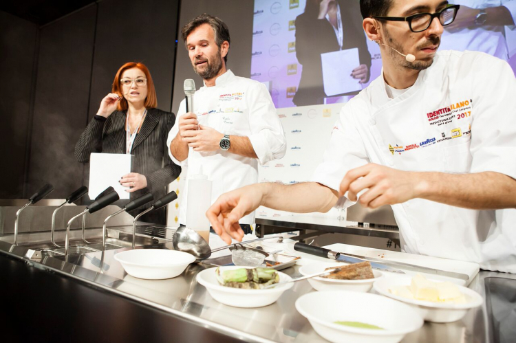 Carlo Cracco con Eleonora Cozzella e il sous Luca 