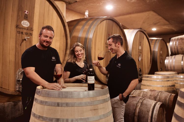 Giovanni, Marianna e Gianlorenzo Neri in cantina