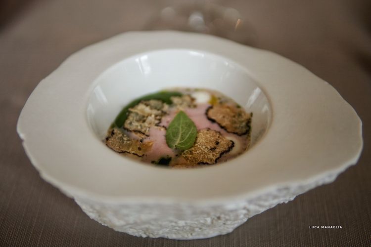 Crema di barbabietola, ricotta, cipolle e tartufo