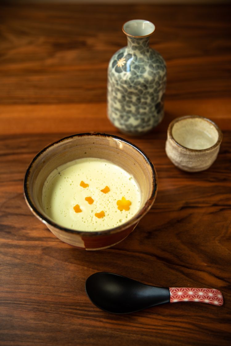 Crema di cavolfiore, edamame, latte di soia. Foto di Gaia Menchicchi