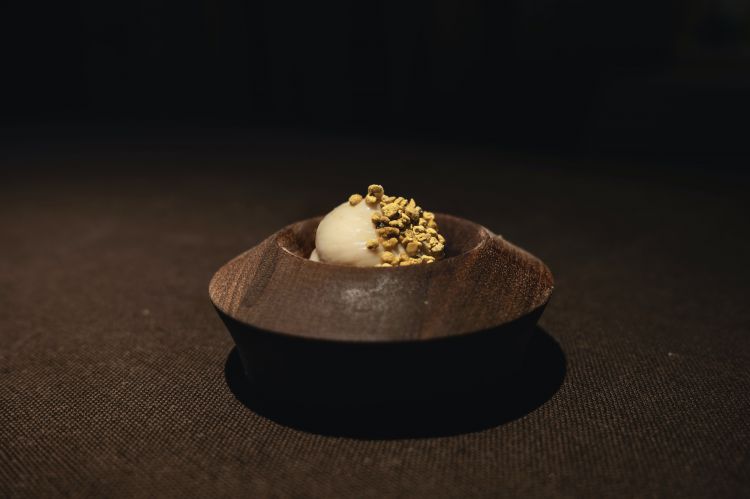 Crema di pane fermentato e polline