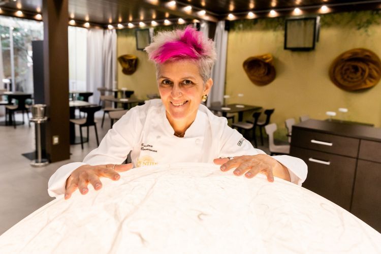 La chef Cristina Bowerman a Identità Golose Milano