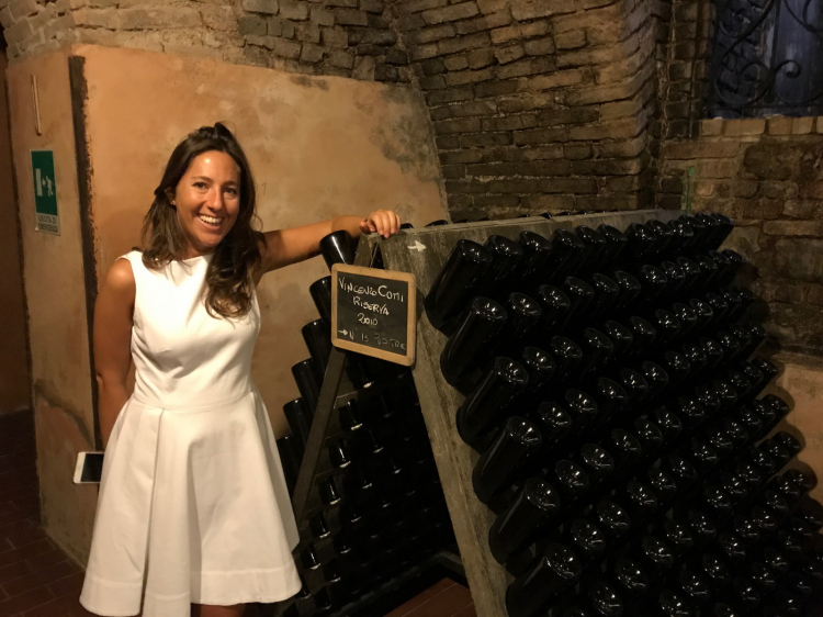 Cristina Cerri con le bottiglie Riserva del Fondat