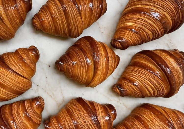 I croissant di Sov Bakery, realizzati con burro francese