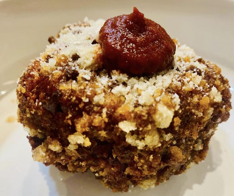 Cubo di mezze maniche con coda alla vaccinara